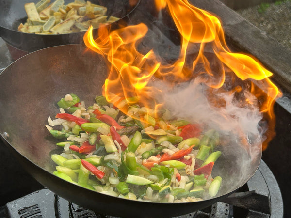 Anleitung: Die Pfannenrührtechnik mit HOT WOK meistern