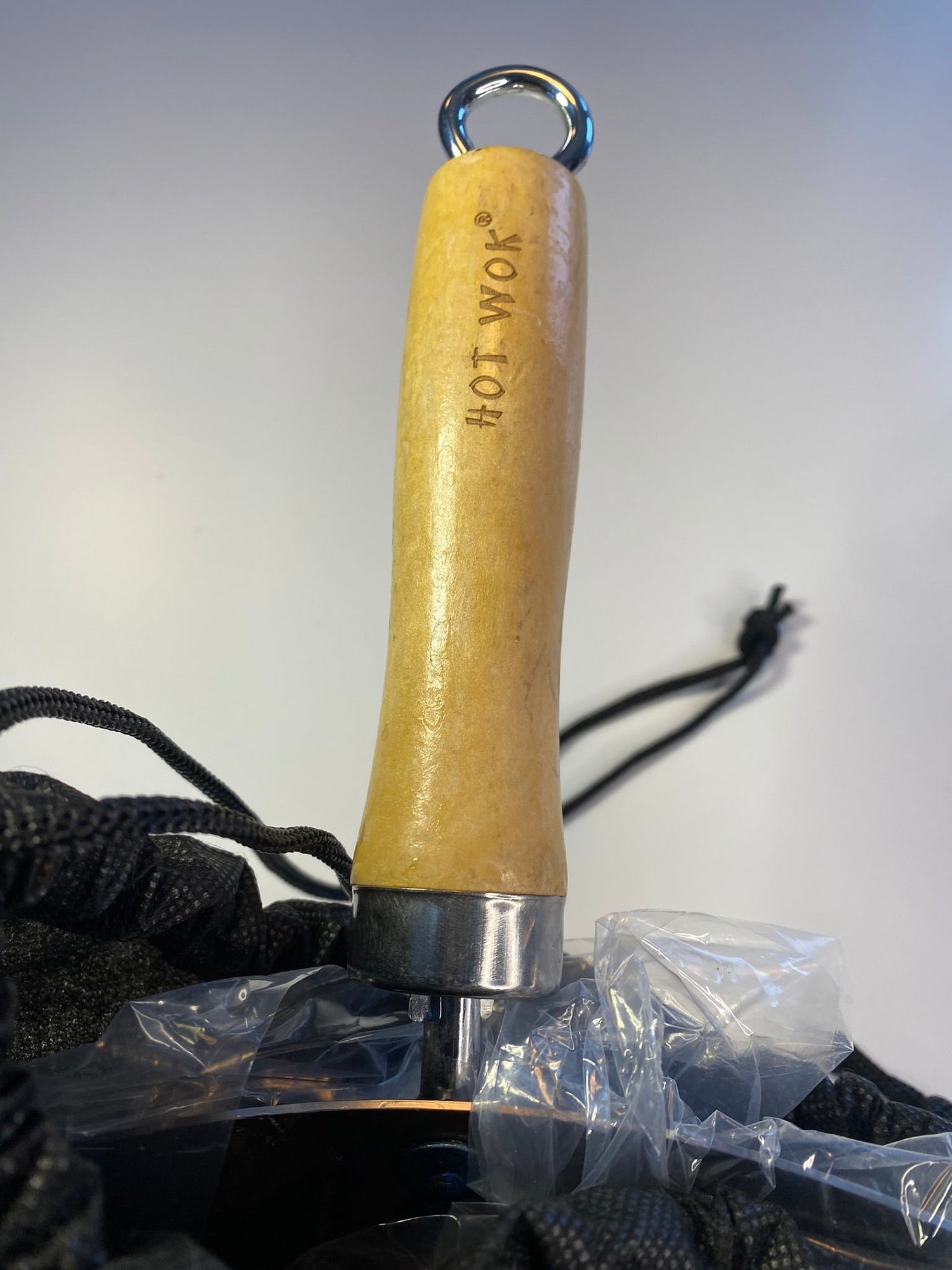 HOW TO: Fit Wood Handle on your HOT WOK Wokpan - HOT WOK